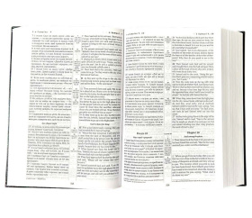 Библия параллельна на украинском-английском языке. Канонические книги Ветхого и Нового завета.